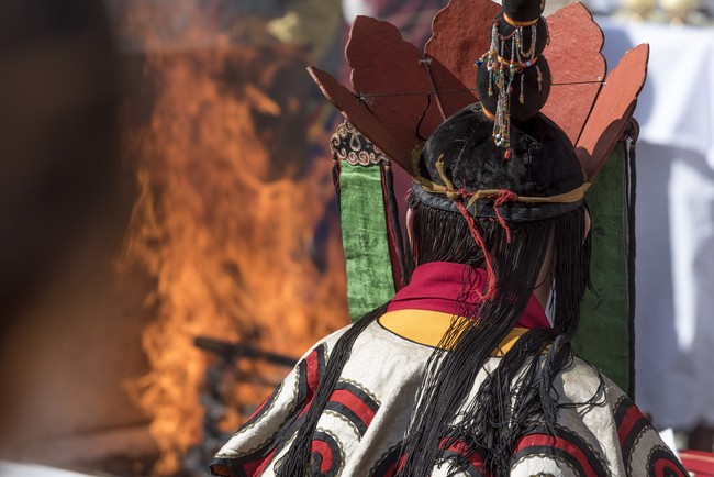 Chaman mongol lors d'une cérémonie traditionnelle, Mongolie