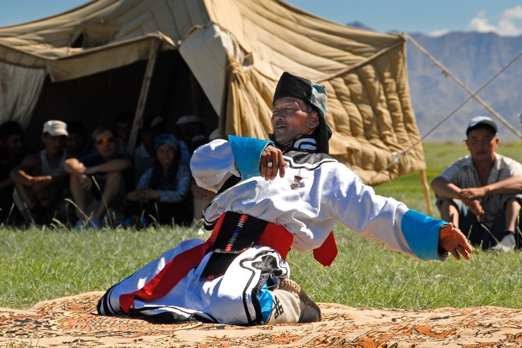 Danseur traditionnel lors de la fête de Naadam, Mongolie