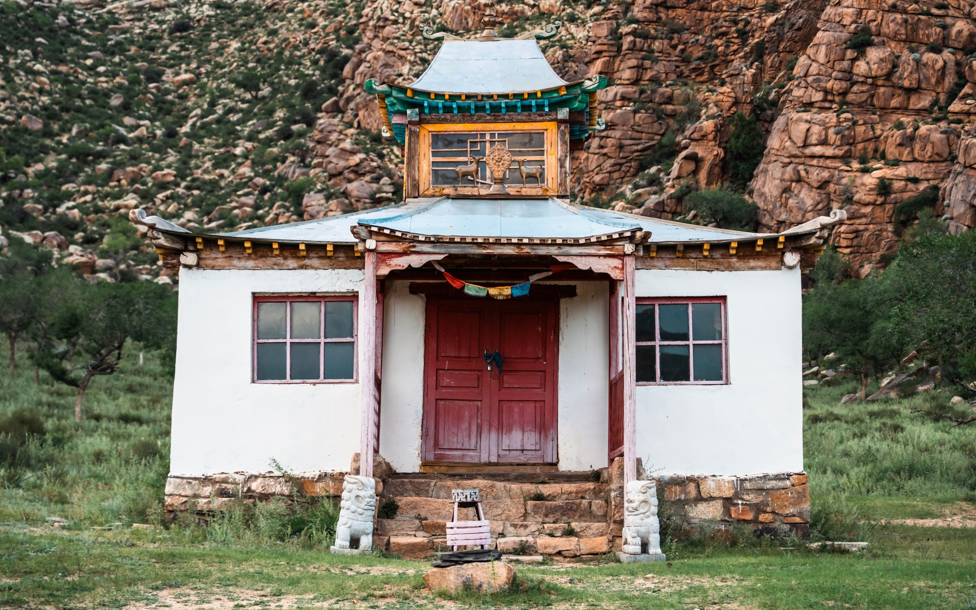 Ovgon Khiid Monastery