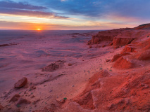 Coucher de soleil sur le désert de Gobu